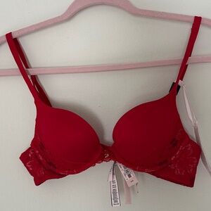 Victoria’s Secret Size 32A Red Lace Push-Up Bra NWT Body by Victoria